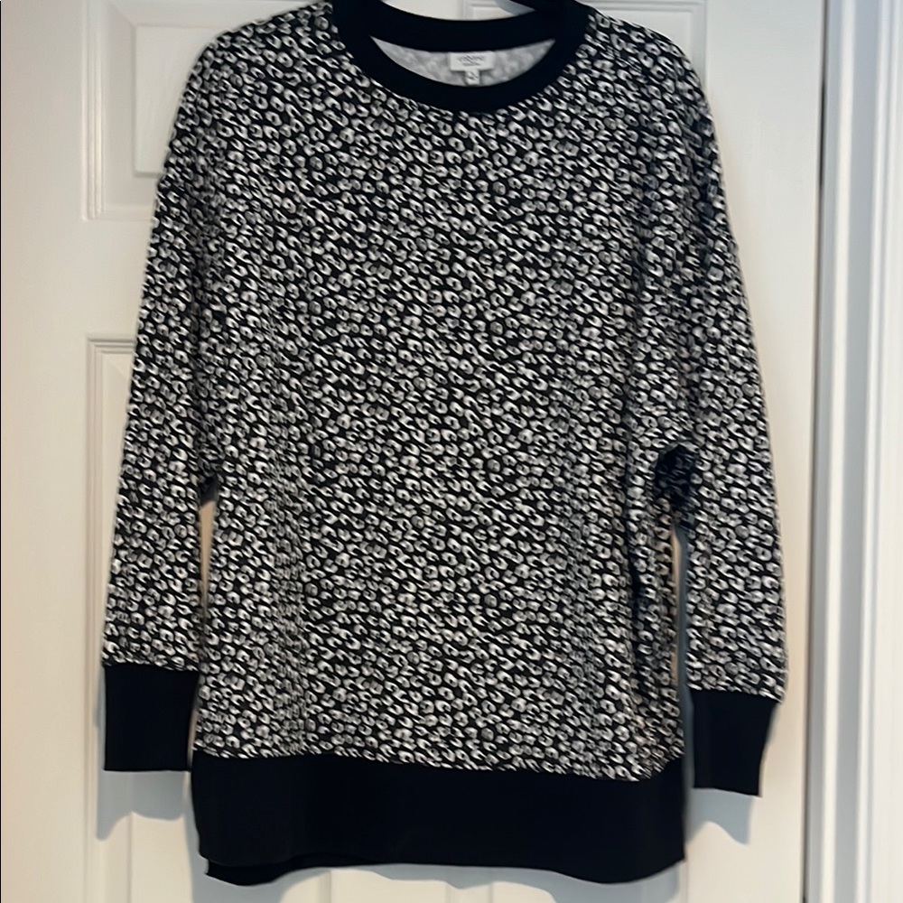 Crown & Ivy Black and Gray Sweatshirt